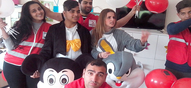 KIZILAY GENÇLİK KOLLARINDAN JEST