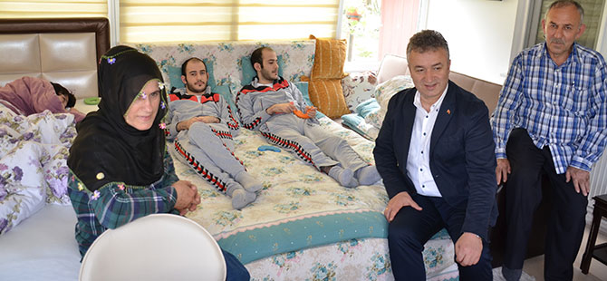 Engelli Çocuklarından Anneler Günü Sürprizi