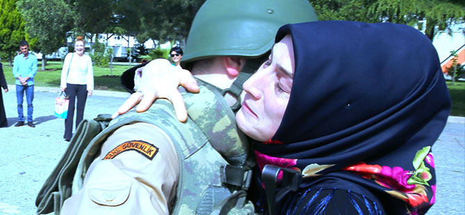 Mehmetçiğe Anneler Günü sürprizi