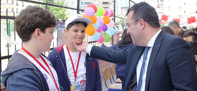 Taşçı'dan öğrencilere halı saha müjdesi