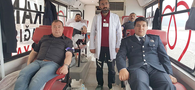 Polisin kan bağışı kampanyası