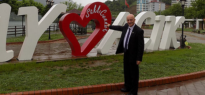 AYVACIK' TA İMAM HATİP ÖĞRENCİLERİNE ŞİİR KİTABI HEDİYESİ