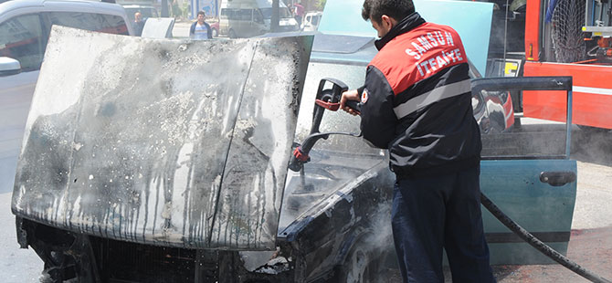 Seyir halindeki otomobil yandı