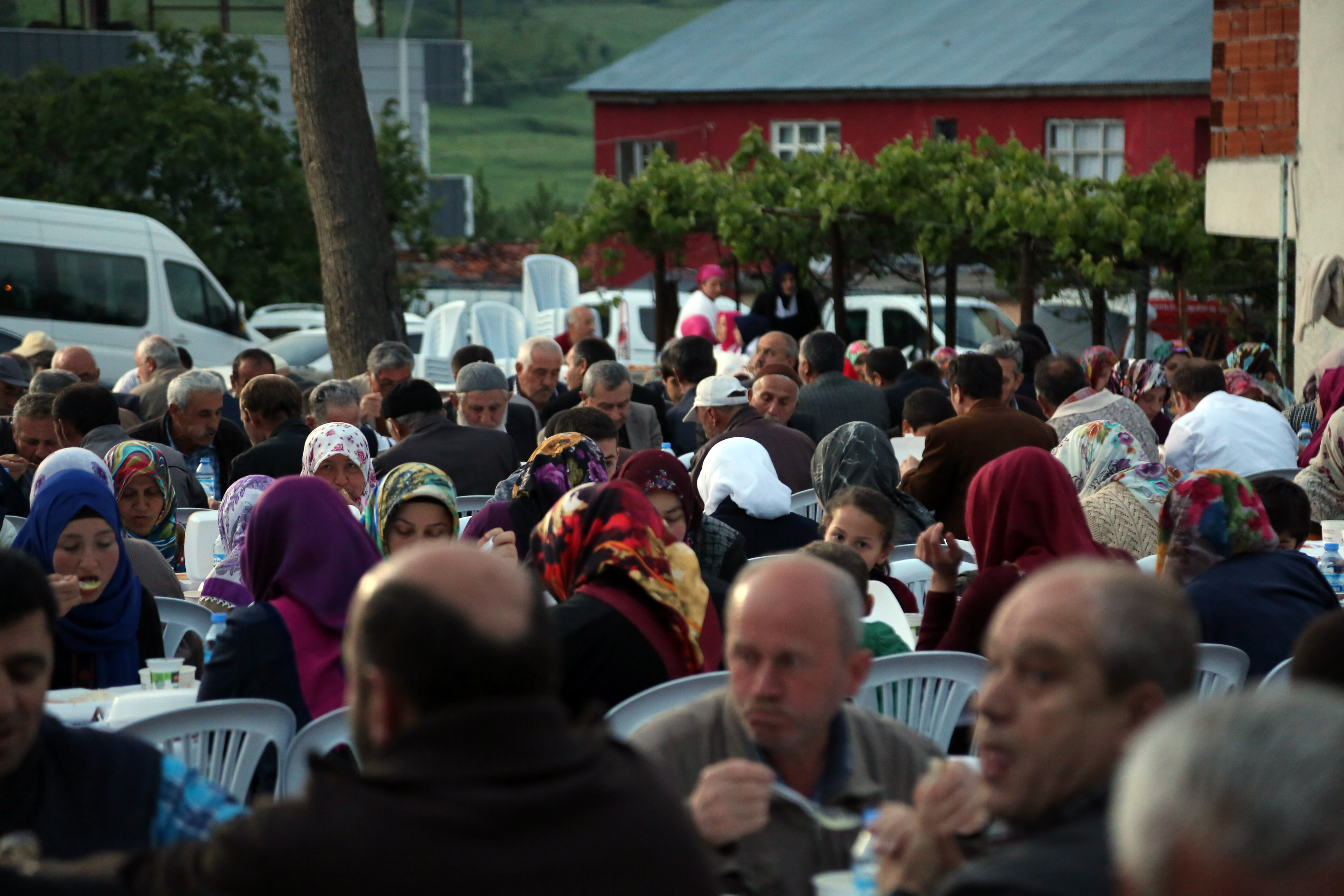 Atakum Ramazan Sokağı her gün binleri ağırlıyor