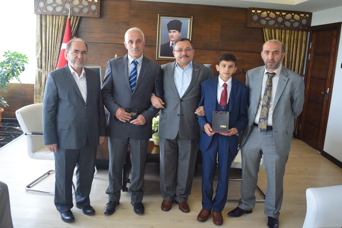 SEVİNCİNİ KAYMAKAM İLE PAYLAŞTI