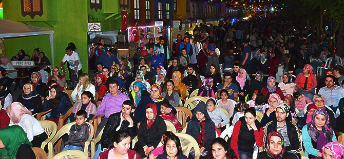 Terme’de ramazan sokağı dolup taşıyor