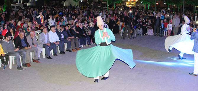 Havza'da ilahi ve semazen gösterisi