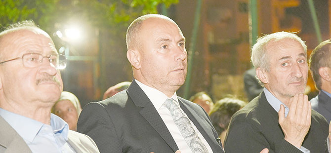 Tekkeköy’de iftar sonrası şehitler için Kuran-ı Kerim okundu