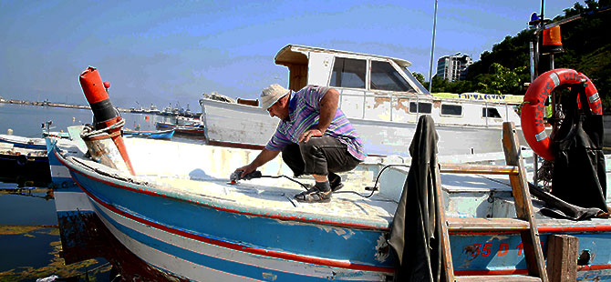 Denizde geçen balıkçıların ramazan mutluluğu