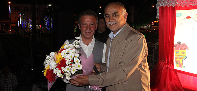 HACİVAT VE KARAGÖZ GÖLGE OYUNU SERGİLENDİ