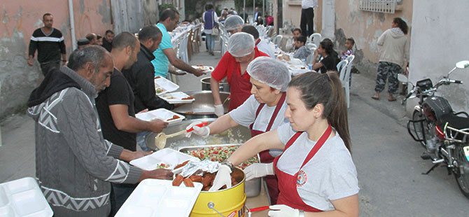 Romanlar iftarda buluştu