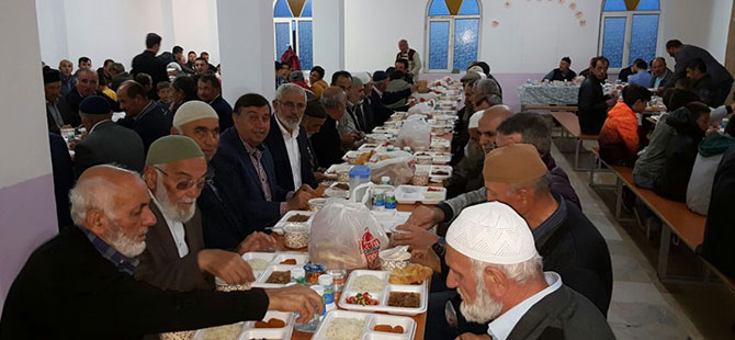 Başkan İkiz Kendi Mahallesinde İftar Açtı