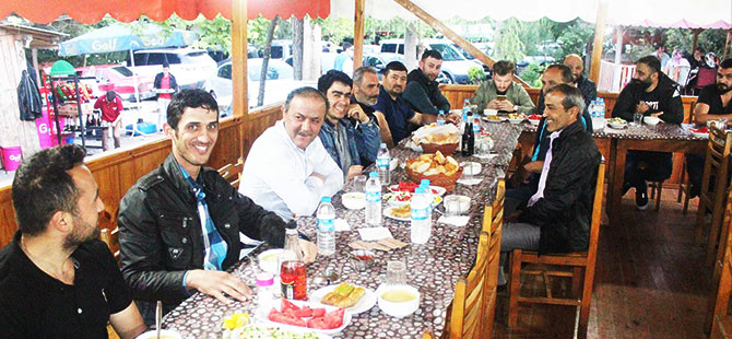 İRON DEMİR AİLESİ İFTARDA BİRARAYA GELDİ