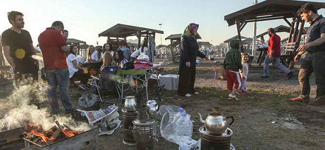 İftar sofrası piknik alanlarına taşındı