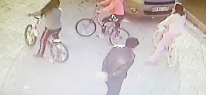 KAFASINA PARKE TAŞIYLA VURDU