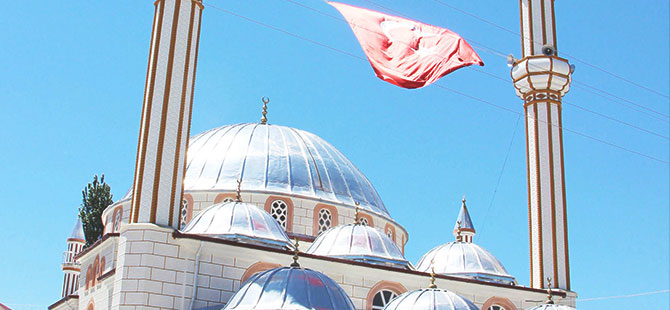 YARDIMSEVERLERİN YAPTIRDIĞI CAMİ AÇILDI