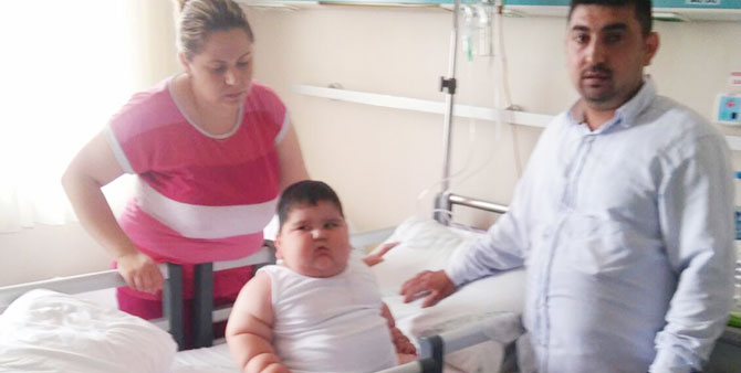 1,5 yaşındaki Yağız bebek 36 kiloya ulaştı