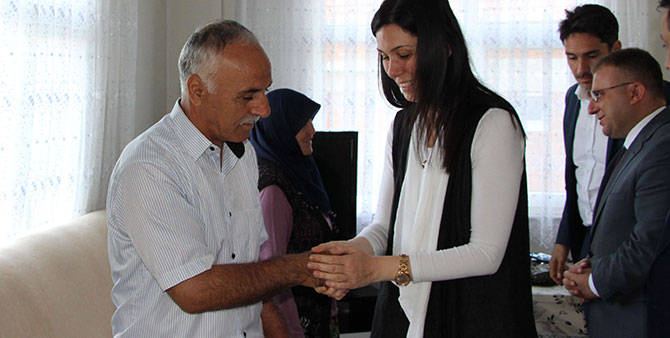 Karaaslan'dan şehit ailesine ziyaret