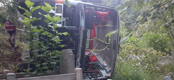 Samsun'da minibüs şarampole devrildi: 9 yaralı