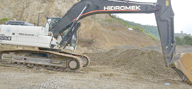 Terme’de Belediye Aracına Çirkin Saldırı!