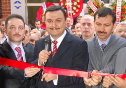 A. gençliği yeni binasında