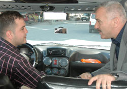 Kaldırım, vatandaşlarla bayramlaştı