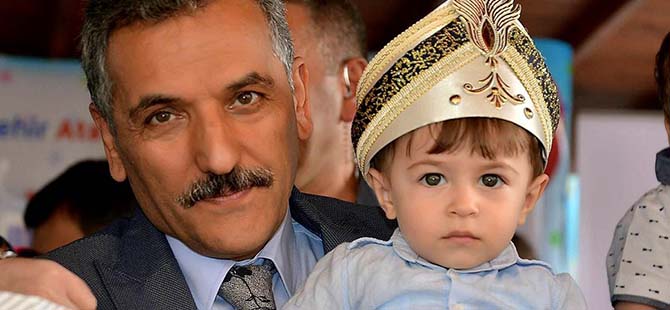 VALİ SÜNNET ŞÖLENİNE KATILDI