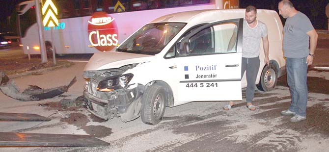 OTOMOBİLLE TRAKTÖR ÇARPIŞTI
