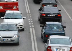 Kadınlar trafiğe el attı