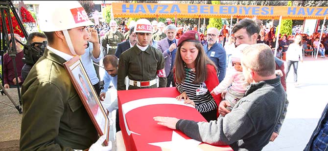 ŞEHİT GÖZYAŞLARIYLA UĞURLANDI