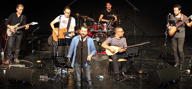 DOKTORLAR KONSER VERDİ