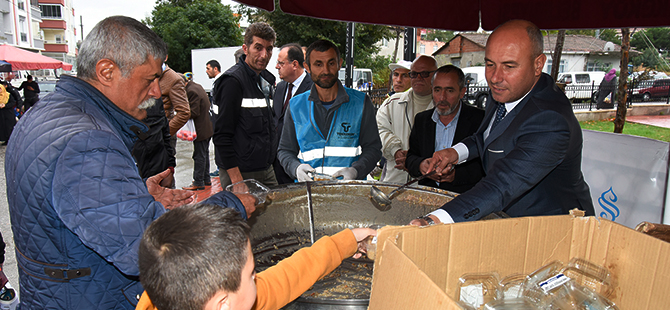 TEKKEKÖY'DE AŞURE İKRAMI