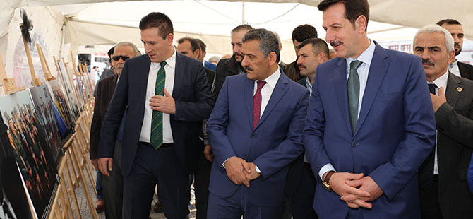 ALİYA İZZETBEGOVİÇ SERGİSİNE BÜYÜK İLGİ