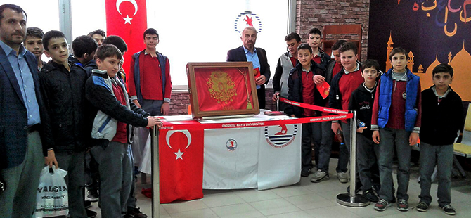 57. Alay Sancağı Okullarda Sergileniyor