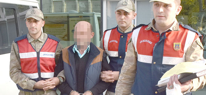 EŞİNİ KESERLE DARBETTİ