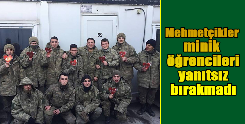 Mehmetçik minik öğrencileri yanıtsız bırakmadı