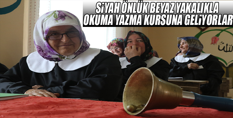 Siyah önlük beyaz yakalıkla okuma yazma kursuna geliyorlar