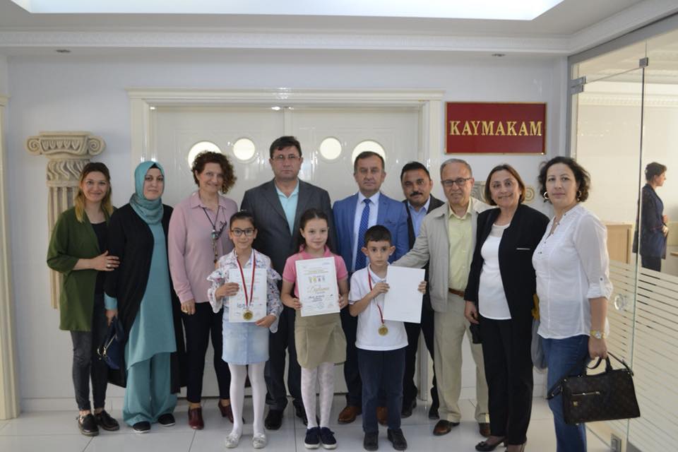 BAFRALI ÖĞRENCİLERE GAZİANTEP RESİM YARIŞMASI' NDA ALTIN  MADALYA