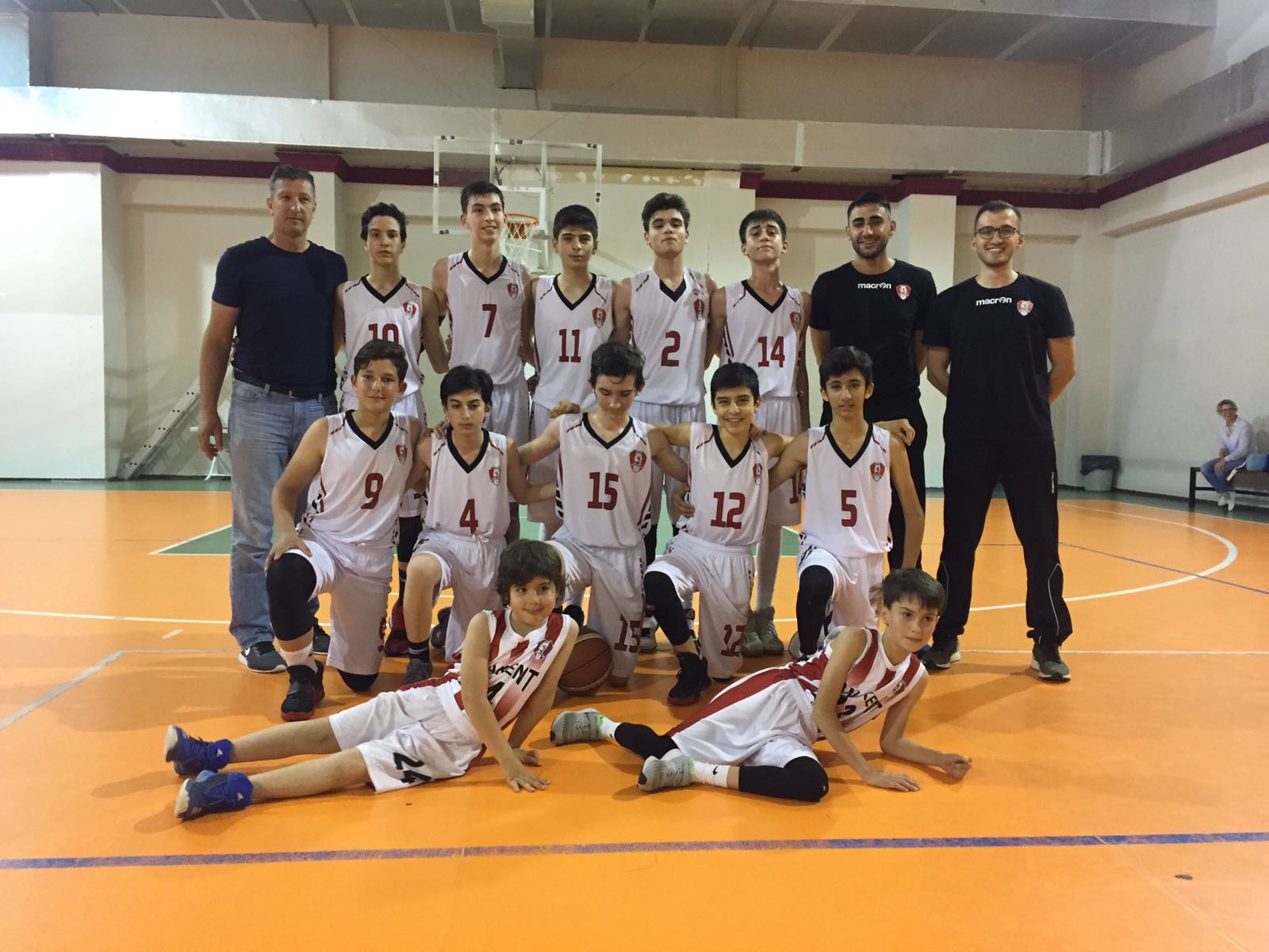 BASKETBOL ALT YAPISI KUPALARI TEK TEK ALIYOR