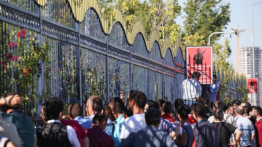 Vatandaşları Zırhlı Araçlarla Ezmek İstemişler