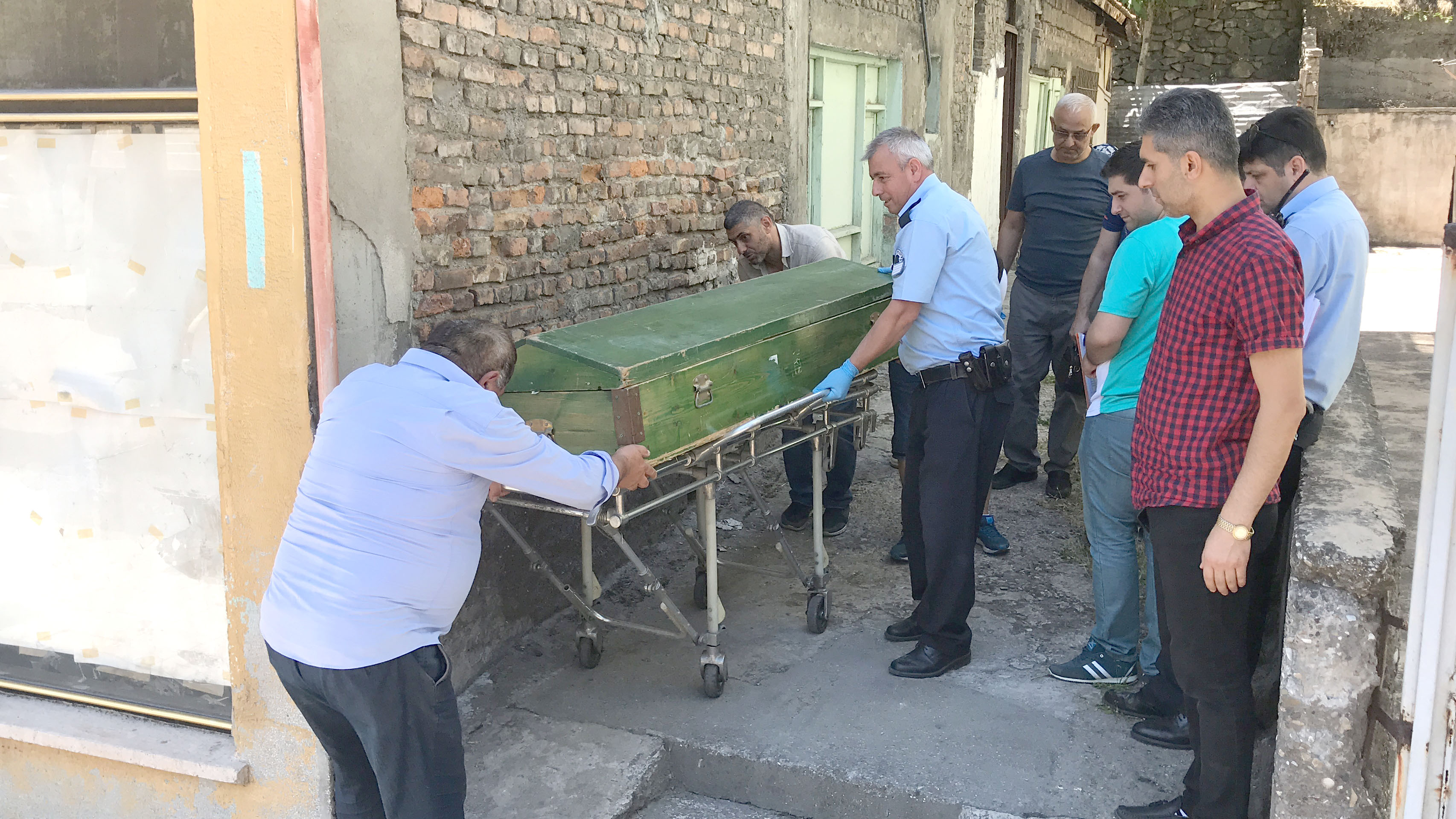 Yaşlı adam, evinde ölü bulundu