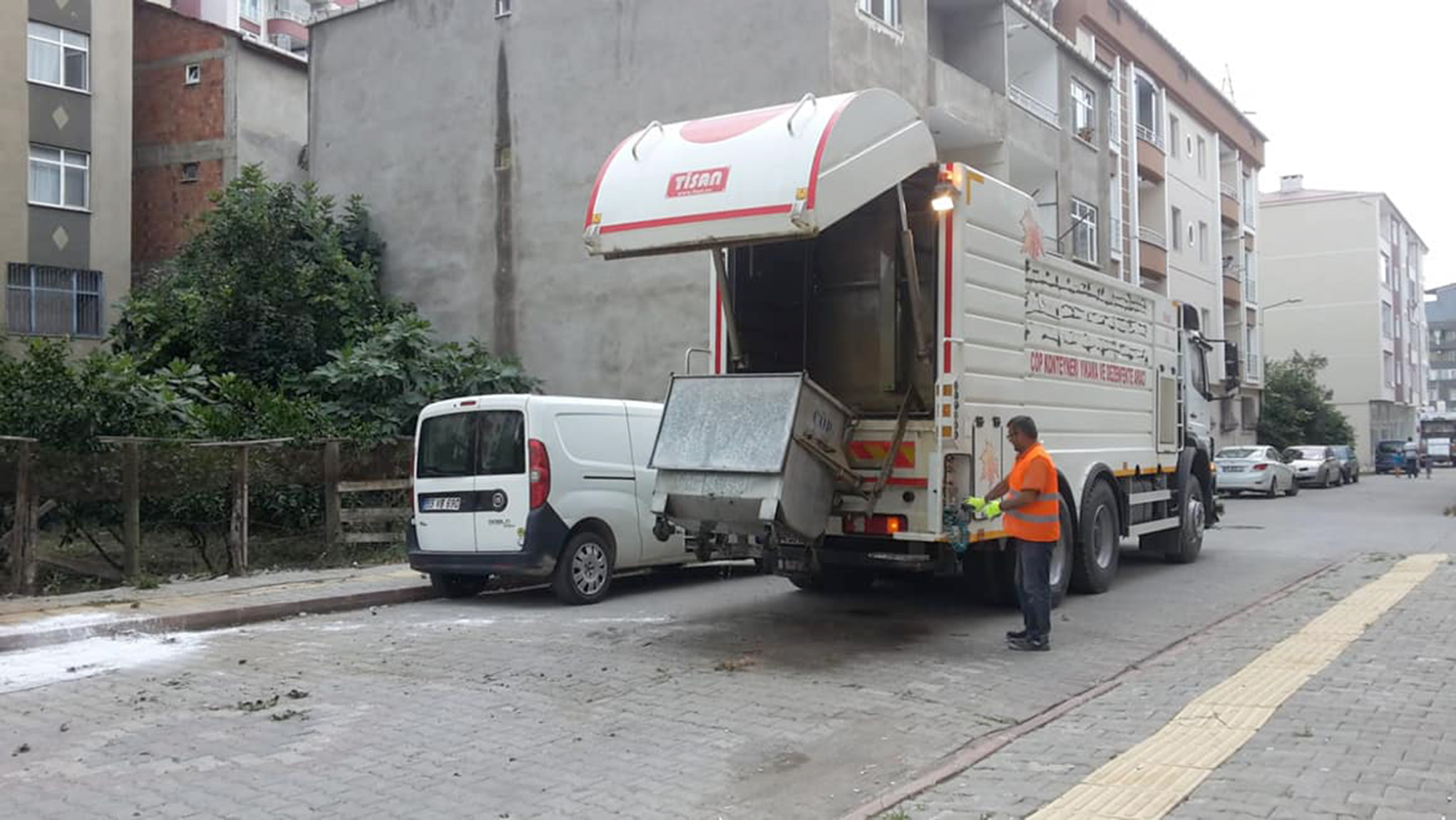 Tekkeköy’de Konteynerler Temizlendi