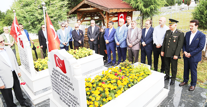 Şehitlikler ziyaret edildi