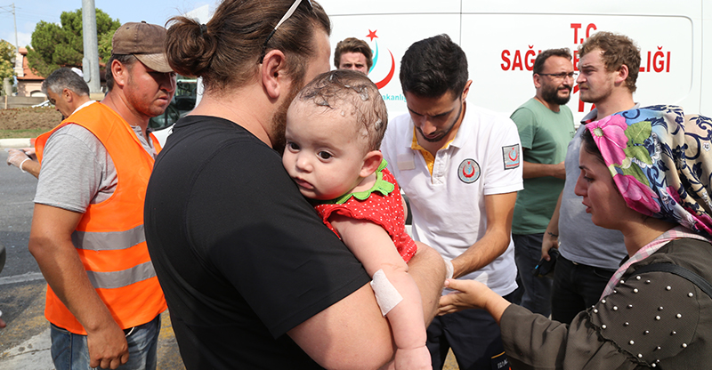 Halk otobüsü ile hafif ticari araç çarpıştı: 4 yaralı