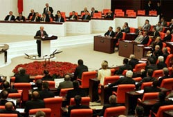 Tartışmalı kanun kabul edildi