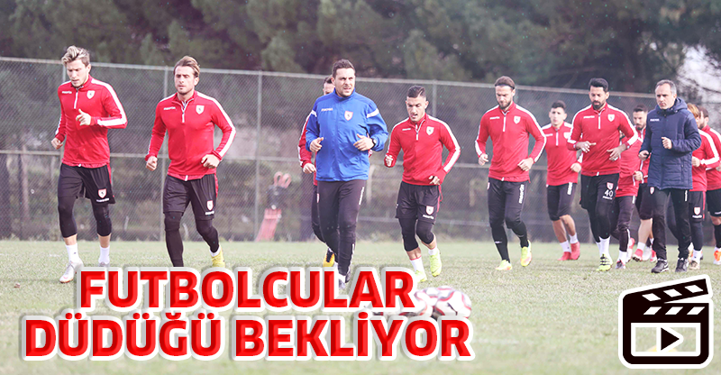 FUTBOLCULAR DÜDÜĞÜ BEKLİYOR