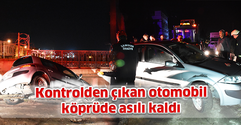 Kontrolden çıkan otomobil köprüde asılı kaldı