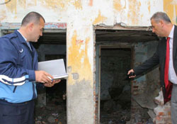 Metruk yapılar yıkılıyor