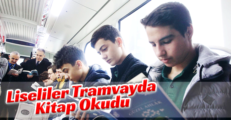 Liseliler Tramvayda Kitap Okudu
