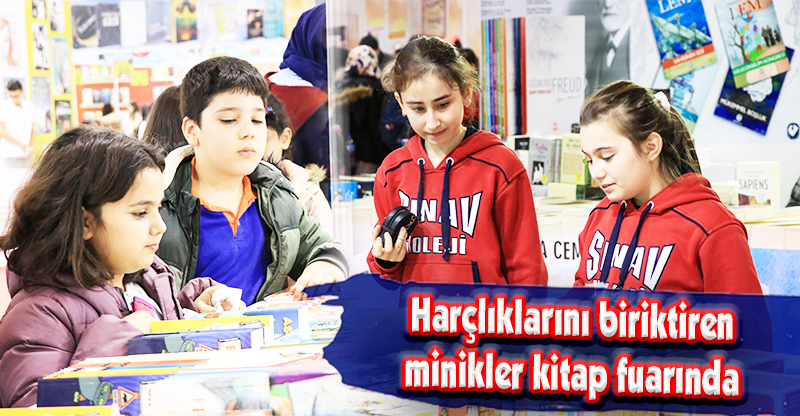 Harçlıklarını biriktiren minikler kitap fuarında